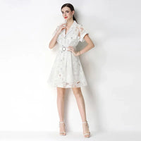 Celestine™ Kleid Aus Zarter Spitze Mit Integriertem Gürtel in Weiß