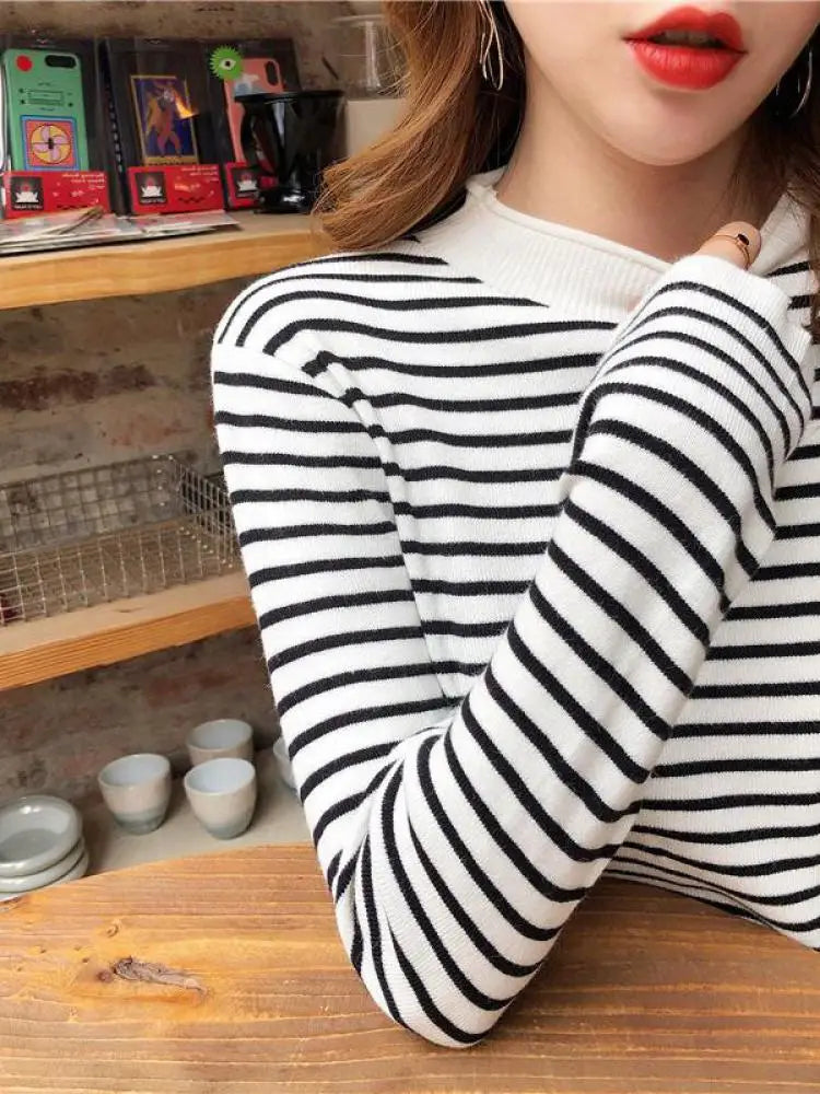 Silke - Gestreifter Pullover mit Schmaler Passform und Rundhalsausschnitt für Frauen