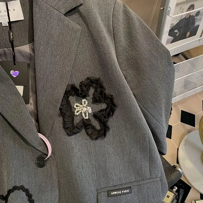 Helke - Anzugjacke mit 3d Floraler Spitzenstickerei und Zwei Knöpfen für Frauen
