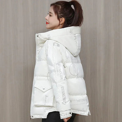 Anisa - Daunen-Winterjacke mit Buchstabenaufdruck und Kapuze für Frauen