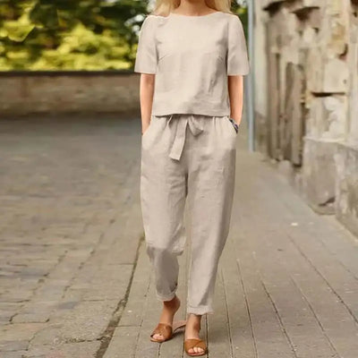Fiona - Sommerlicher Damen-Zweiteiler – Khaki-Oberteil mit Rundhalsausschnitt und Hose mit Taschen