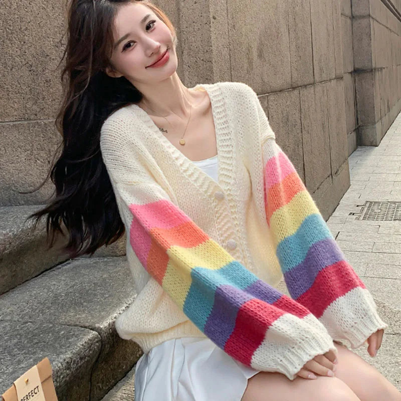 Camilla - Regenbogen-Strickjacke mit V-Ausschnitt und Knöpfen für Frauen