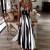 Calenna™ Kleid mit Vertikalen Streifen und V-Ausschnitt in Schwarz