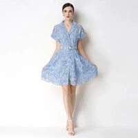 Celestine™ Kleid Aus Zarter Spitze Mit Integriertem Gürtel in Blau