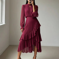 Lioren™ Kleid mit Edlem Plissee und Asymmetrischen Volants in Weinrot