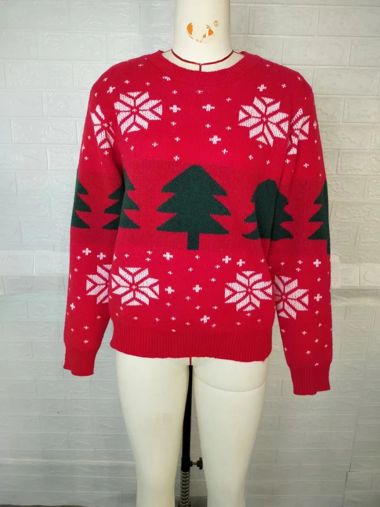 Jenny - Warmer Strickpullover mit Weihnachtsbaum und Schneeflocken-Print für Frauen