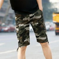 Frontier™ Cargo-Shorts mit Camouflage-Muster und Funktionellen Cargotaschen in Grünes Camouflage