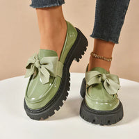 Eliza – Glänzende Plateau-Loafer in Grün
