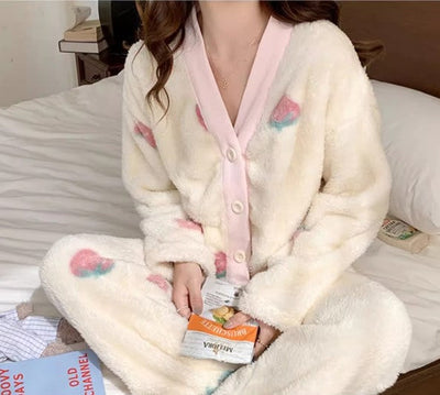 Gabrijela - Fleece-Pyjama-Set mit Erdbeer-Patchwork für Frauen