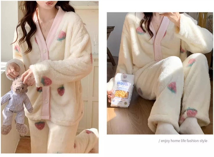 Gabrijela - Fleece-Pyjama-Set mit Erdbeer-Patchwork für Frauen