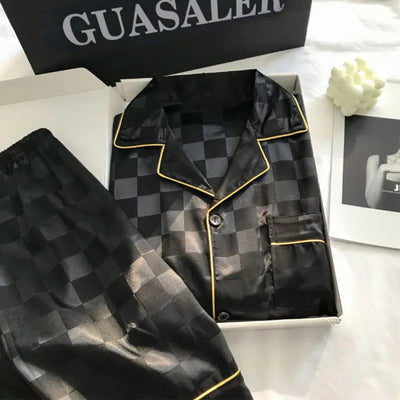 Sandy - Gestreiftes Seidensatin-Pyjama-Set mit Kurzärmeligem Oberteil und Kurzhose für Frauen