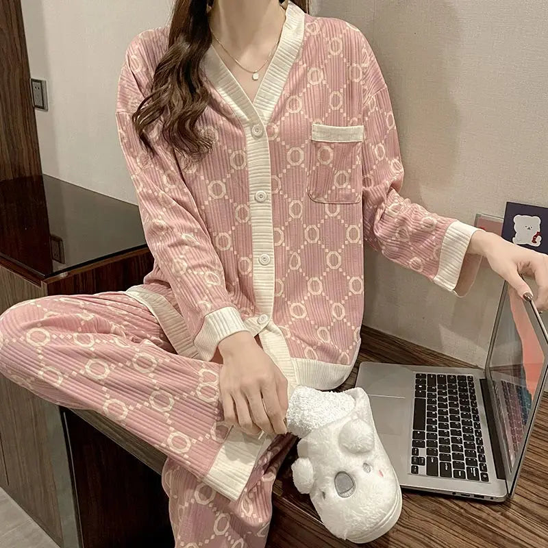 Mellita - Geripptes Pyjama-Set mit V-Ausschnitt-Strickjacke und Pyjama-Hose für Frauen