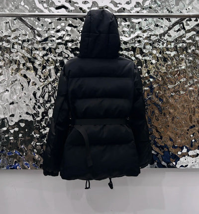 Claudia - Daunen-Winterjacke mit Taillengürtel und Kapuze für Frauen