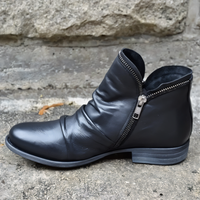 Ingrid | Bequeme Reißverschluss Stiefeletten in Schwarz