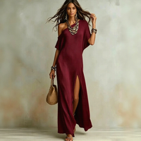 Kleid Velmara™ mit Asymmetrischem Ausschnitt und Elegantem Frontschlitz in Bordeaux