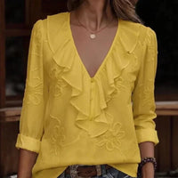 Anneliese™ Bluse mit V-Ausschnitt, Frontvolants und floraler Stickerei in Gelb