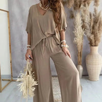 Biarritz™ Set — V-Ausschnitt-Bluse & Palazzo-Hose mit verstellbarem Kordelzugbund in Khaki
