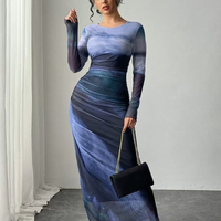 TORINA - Bequemes bedrucktes Maxikleid mit langen Ärmeln und Rundhalsausschnitt in Blau Grau