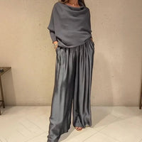 Nysa™-Set mit Satinhose und Bluse aus hochwertigem Strickstoff / Gemütlichkeit und Eleganz mit dezentem Luxus. in Grau