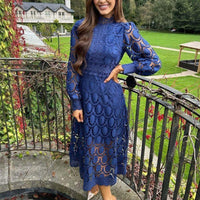 Leonor™-Kleid aus handgefertigter Spitze mit feiner Verarbeitung / Luxuriöse Eleganz mit Haltung und Klasse! in Marineblau