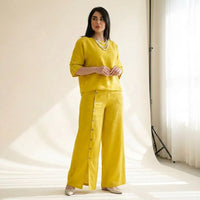 Roots™ Baumwoll-Leinen-Set mit Lockerem Oberteil und Eleganter Weit Geschnittener Hose in Gelb