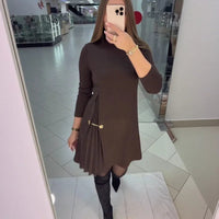 Genua™ Kleid mit skulpturalem Plissee-Cut-out in Braun