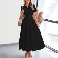Floriana™ Kleid mit Stufenrock und Betonter Taille in Schwartz