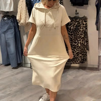Nora™ Kleid mit Kapuze und funktionaler Fronttasche in Beige