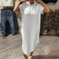 Nora™ Kleid mit Kapuze und funktionaler Fronttasche in Weiß