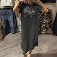 Nora™ Kleid mit Kapuze und funktionaler Fronttasche in Schwartz