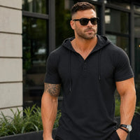 Austin™ T-Shirt mit Kapuze und Knopfleiste in Schwarz
