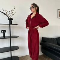 Vancouver™ Sweat-Jumpsuit mit Stehkragen und definierter Taille in Rot