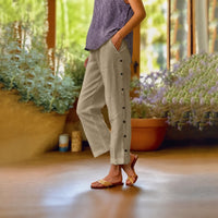 Ella™ Cropped-Hose aus Baumwoll-Leinen mit Eleganten Seitlichen Knöpfen in Beige