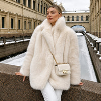 Courchevel™ Mantel aus Weichem Plüsch mit Markantem Kragen in Hellbeige