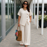 Savena™ Set aus Baumwollleinen mit asymmetrischer Bluse und fließender Palazzohose in Weiß