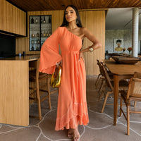 Kleid Selma™ mit One-Shoulder-Schnitt, weitem Ärmel und Volantsaum in Orange