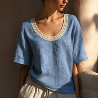 Bluse Alma™ mit Leinen-Baumwoll-Mix und Häkel-Ausschnitt in Blau
