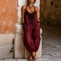 Overall Martha™ mit ornamentaler Stickerei, V-Ausschnitt und weitem Schnitt in Bordeaux