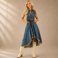 Kleid Talea™ aus Denim mit Bindegürtel, Knopfleiste und High-Low-Saum in Blau