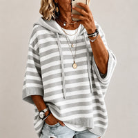 Leichter Pullover Monika™ mit Kapuze, Kontraststreifen und Rippabschluss in Grau
