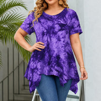 Bluse Linnea™ mit Kunstvollem Abstraktem Muster und Asymmetrischem Saum in Lila