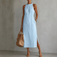 Coralie™ Kleid mit Godetrock, hohem Ausschnitt und vertikalen Ornamentdetails in Blau
