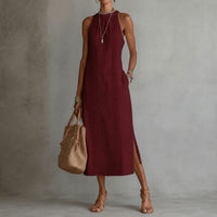 Coralie™ Kleid mit Godetrock, hohem Ausschnitt und vertikalen Ornamentdetails in Rot