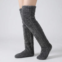 (KAUF 1, ERHALTE 2 GRATIS) Veloura™ Premium Kuschelsocken aus Weichem Plüschstoff in Dunkelgrau
