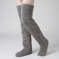 (KAUF 1, ERHALTE 2 GRATIS) Veloura™ Premium Kuschelsocken aus Weichem Plüschstoff in Haselgrau
