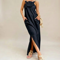 Carmela™ Elegantes Kleid mit Handgefertigter Blume in Schwarz