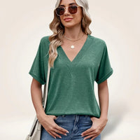 Elvara™ Bluse mit V-Ausschnitt und Zeitlosem Stil in Dunkelgrün