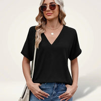 Elvara™ Bluse mit V-Ausschnitt und Zeitlosem Stil in Schwarz