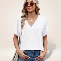 Elvara™ Bluse mit V-Ausschnitt und Zeitlosem Stil in Weiß