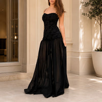 Roselle™ Kleid Mit Floralen Applikationen Und Elegantem Fall in Schwarz